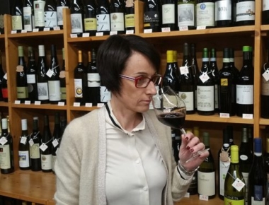Alessia Moscatelli in enoteca